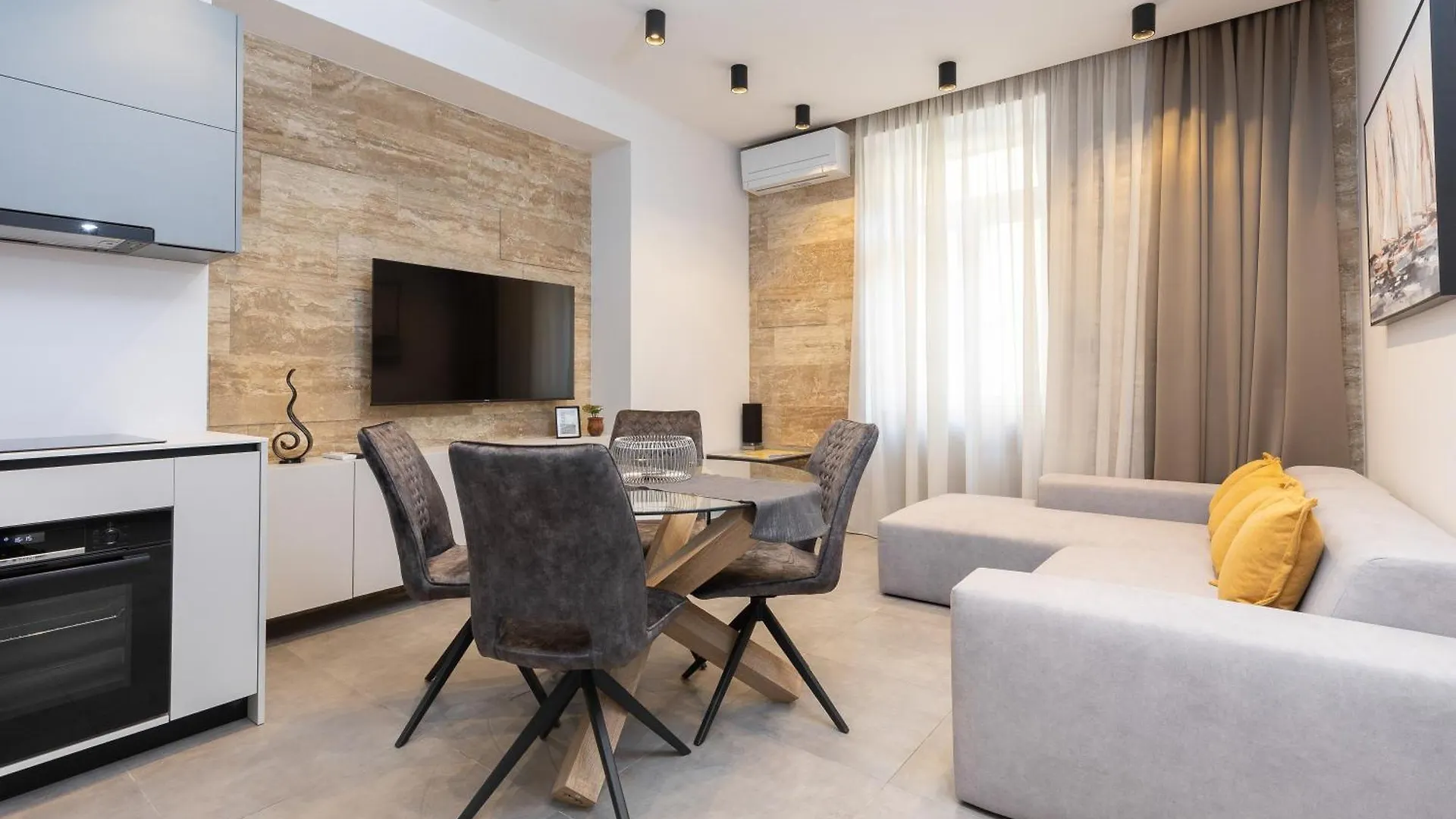 Deluxe Nila Apartment Split